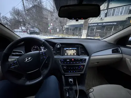 Hyundai Sonata 2015 года за 6 400 000 тг. в Уральск – фото 2