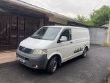 Volkswagen Transporter 2005 года за 7 200 000 тг. в Шымкент – фото 2