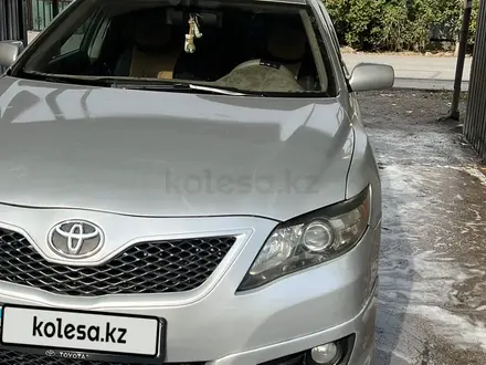 Toyota Camry 2010 года за 8 000 000 тг. в Алматы – фото 2