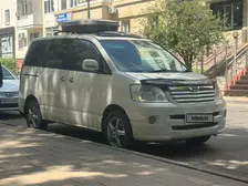 Toyota Noah, 2005