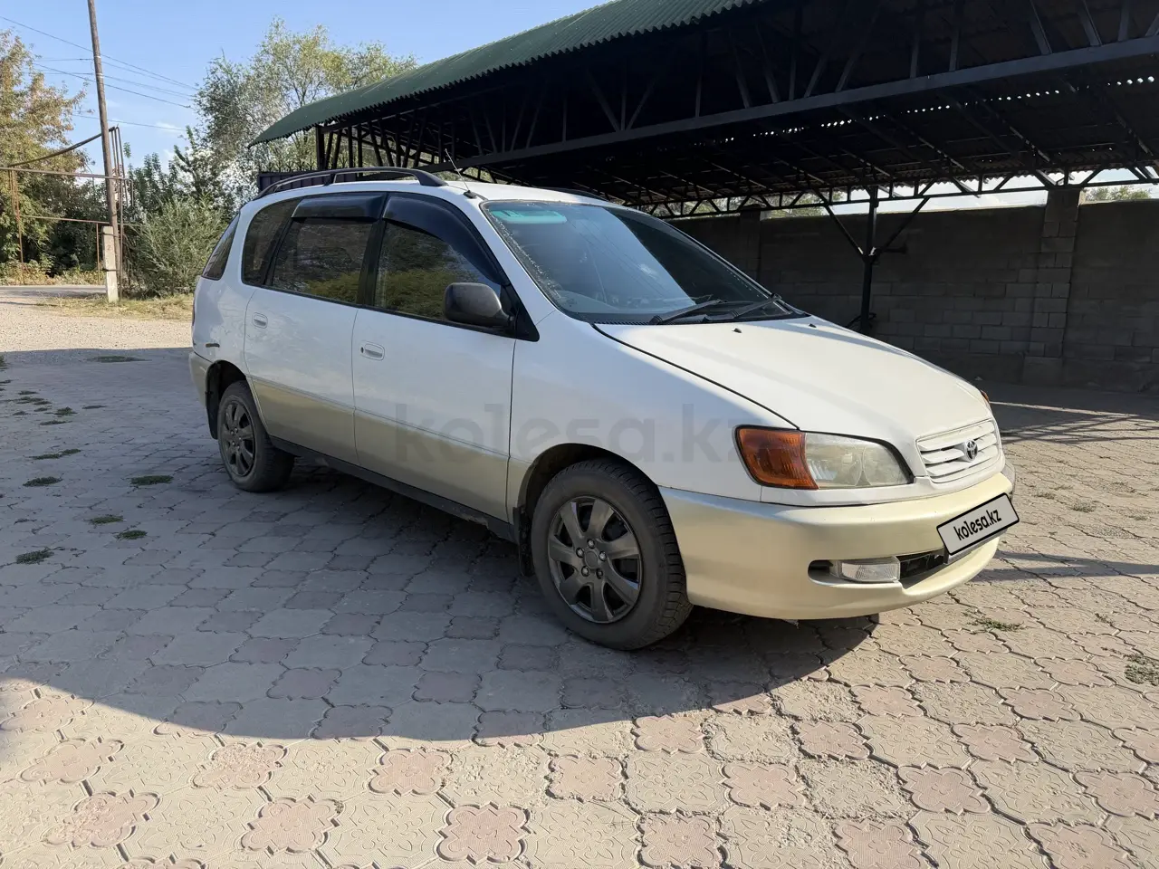 Toyota Ipsum, 2000