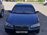Toyota Camry 2000 года за 3 500 000 тг. в Сарканд – фото 2