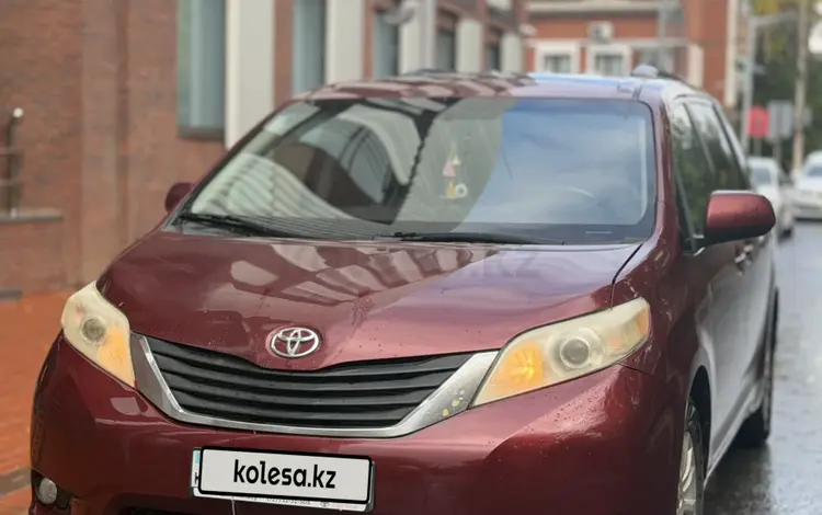 Toyota Sienna 2012 года за 8 600 000 тг. в Уральск