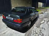 Volkswagen Vento 1993 года за 450 000 тг. в Шымкент – фото 2