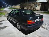 Volkswagen Vento 1993 года за 450 000 тг. в Шымкент – фото 4
