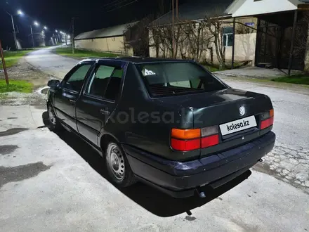 Volkswagen Vento 1993 года за 450 000 тг. в Шымкент – фото 4