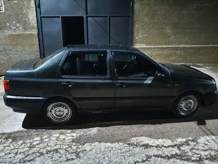 Volkswagen Vento 1993 года за 450 000 тг. в Шымкент – фото 5