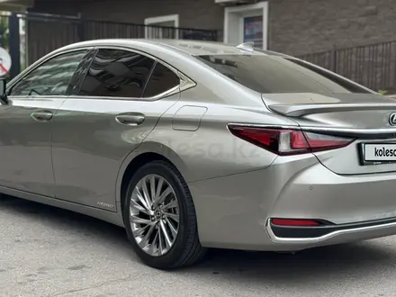 Lexus ES 300h 2021 года за 23 000 000 тг. в Алматы – фото 4