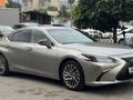 Lexus ES 300h 2021 года за 23 000 000 тг. в Алматы – фото 2