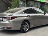 Lexus ES 300h 2021 годаүшін23 000 000 тг. в Алматы – фото 5