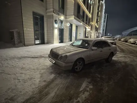 Mercedes-Benz E 320 1996 года за 1 950 000 тг. в Астана – фото 3