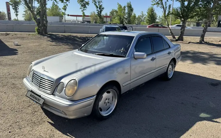 Mercedes-Benz E 320 1996 года за 1 950 000 тг. в Астана