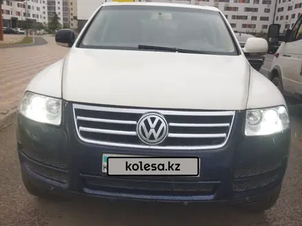 Volkswagen Touareg 2006 года за 4 000 000 тг. в Астана