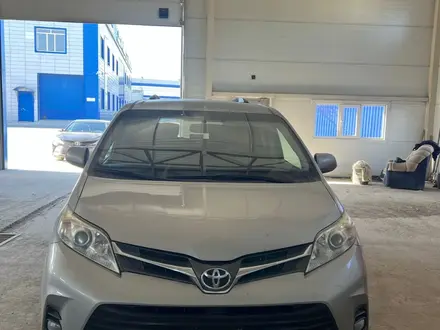 Toyota Sienna 2016 года за 11 950 000 тг. в Актобе – фото 2