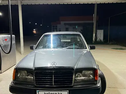 Mercedes-Benz E 230 1992 года за 650 000 тг. в Алматы