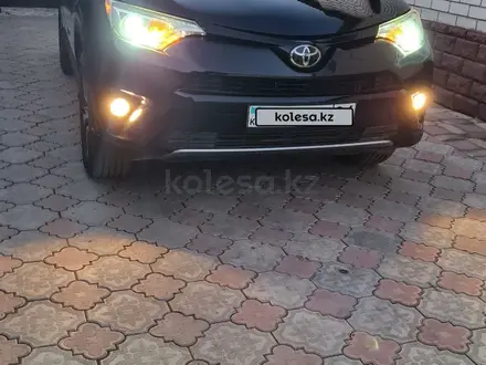 Toyota RAV4 2016 года за 12 000 000 тг. в Актобе – фото 11