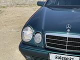 Mercedes-Benz E 230 1997 года за 1 800 000 тг. в Жезказган – фото 4