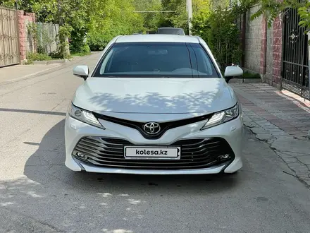 Toyota Camry 2018 года за 16 400 000 тг. в Алматы