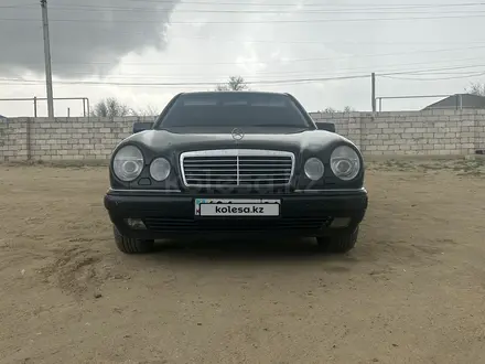 Mercedes-Benz E 240 1998 года за 2 600 364 тг. в Кульсары – фото 16