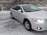 Toyota Camry 2010 годаүшін7 800 000 тг. в Семей – фото 2