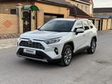 Toyota RAV4 2020 года за 15 300 000 тг. в Караганда