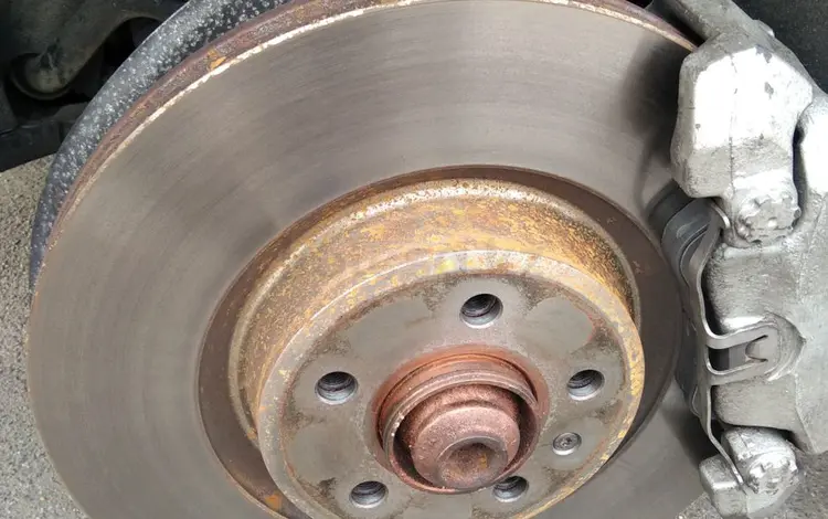 Тормозные диски, ступица цапфа, суппорт Тойота за 10 000 тг. в Алматы