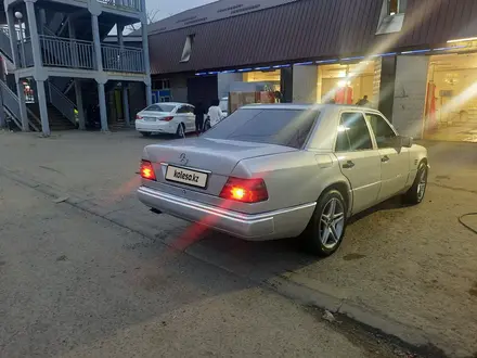 Mercedes-Benz E 280 1994 года за 2 700 000 тг. в Алматы