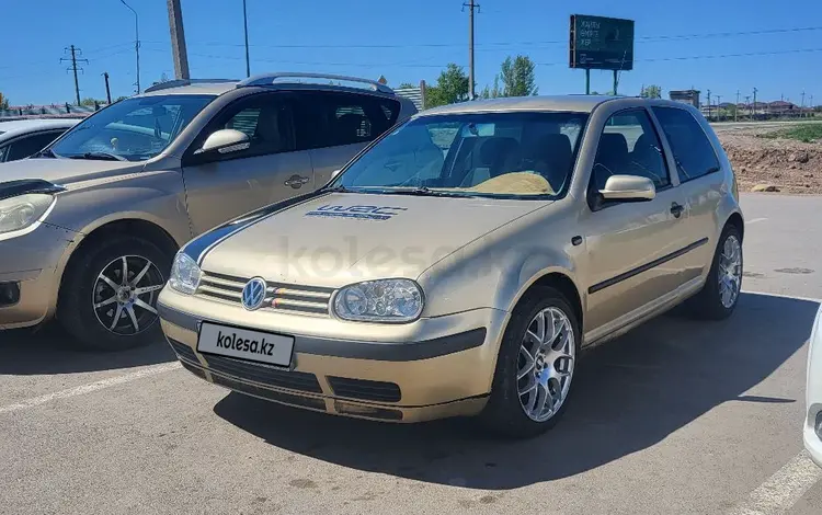 Volkswagen Golf 2003 года за 2 400 000 тг. в Астана