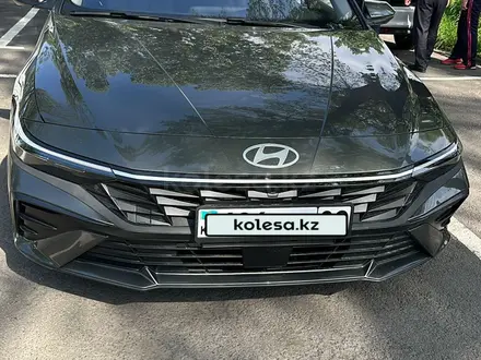 Hyundai Elantra 2023 года за 9 350 000 тг. в Усть-Каменогорск