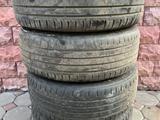 Комплект шины с дисками за 120 000 тг. в Алматы – фото 3