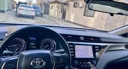 Toyota Camry 2018 года за 9 900 000 тг. в Атырау – фото 5