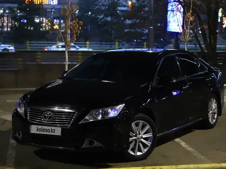 Toyota Camry 2014 года за 8 300 000 тг. в Алматы – фото 2