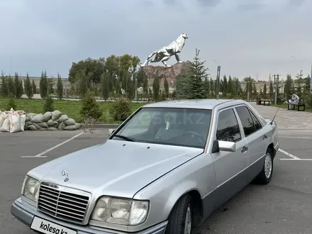 Mercedes-Benz E 220 1993 годаүшін1 800 000 тг. в Алматы