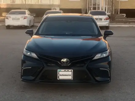 Toyota Camry 2021 года за 12 000 000 тг. в Атырау