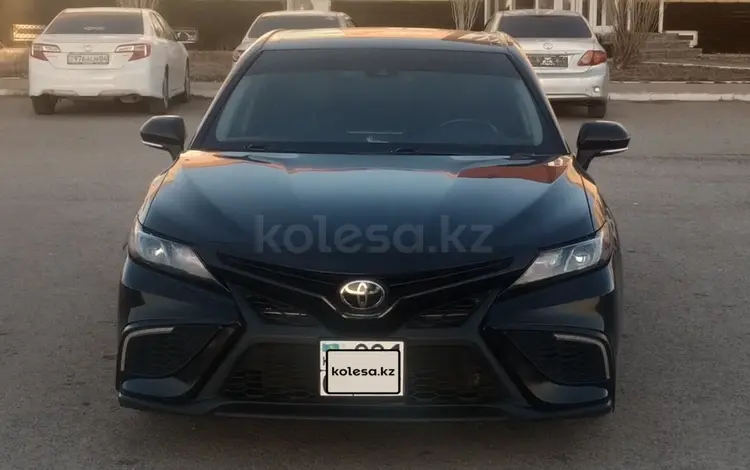 Toyota Camry 2021 года за 12 000 000 тг. в Атырау