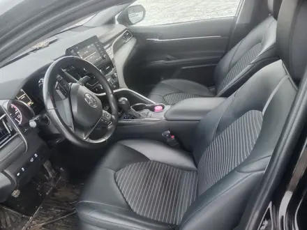 Toyota Camry 2021 года за 12 000 000 тг. в Атырау – фото 13