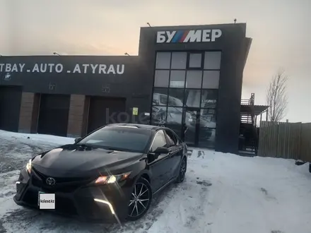 Toyota Camry 2021 года за 12 000 000 тг. в Атырау – фото 17