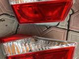 Фонарь на крышку багажника Toyota Camry XV 50 за 2 000 тг. в Алматы – фото 4