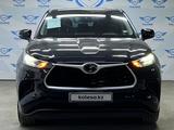 Toyota Highlander 2022 года за 24 650 000 тг. в Шымкент – фото 2