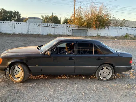 Mercedes-Benz E 200 1993 года за 1 800 000 тг. в Караганда – фото 3