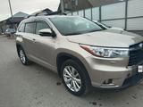 Toyota Highlander 2015 года за 14 350 000 тг. в Сатпаев – фото 2