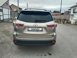 Toyota Highlander 2015 года за 14 350 000 тг. в Сатпаев – фото 3