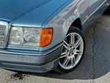 Mercedes-Benz E 320 1993 годаfor2 850 000 тг. в Астана