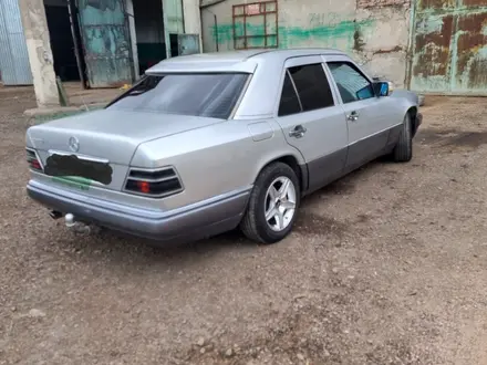 Mercedes-Benz E 200 1995 года за 2 800 000 тг. в Караганда – фото 3