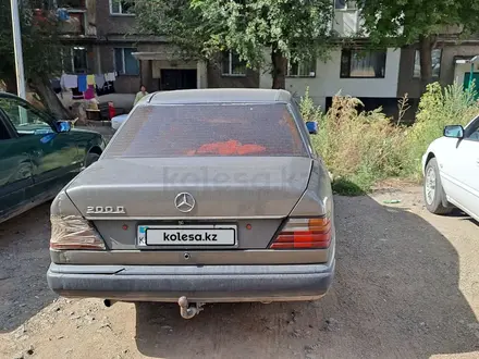 Mercedes-Benz E 200 1989 года за 600 000 тг. в Караганда – фото 4