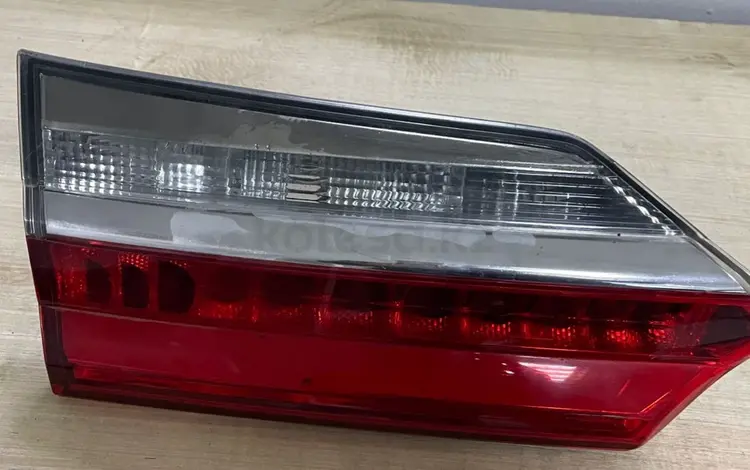 Фонарь задний левый внутренний в крышку богажника Toyota Corolla E180 за 25 000 тг. в Караганда