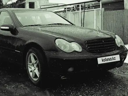 Mercedes-Benz C 180 2001 года за 2 600 000 тг. в Жетысай