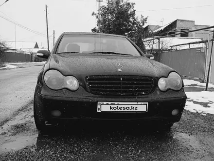 Mercedes-Benz C 180 2001 года за 2 600 000 тг. в Жетысай – фото 2