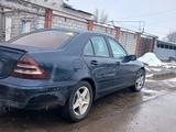 Mercedes-Benz C 180 2001 года за 2 600 000 тг. в Жетысай – фото 3