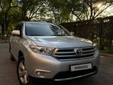 Toyota Highlander 2013 года за 12 800 000 тг. в Алматы
